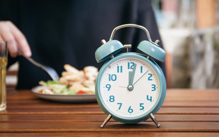 Mâncatul într‑un interval de 8 ore ar putea proteja creierul la vârste înaintate 1